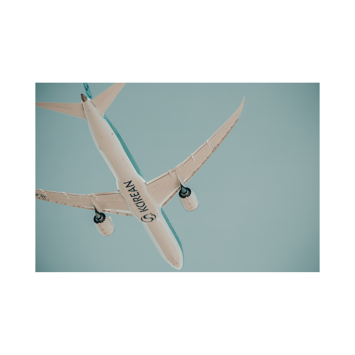 Korean Air Climbing, the photograph